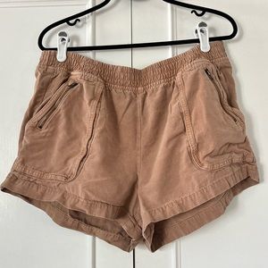 AERIE peachy tan coloured safari shorts with elastic waste. Size XL.
